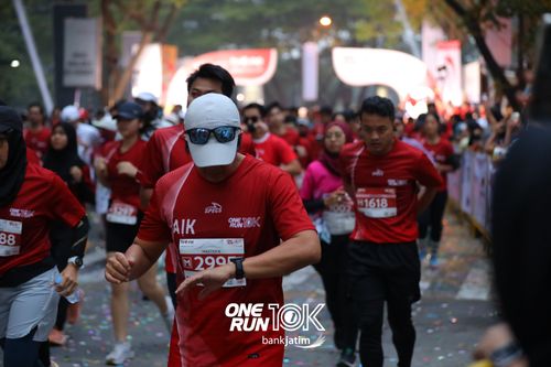 Race photo from ONE RUN 10 K