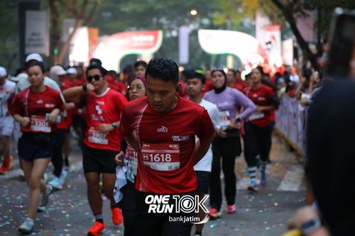 Race photo from ONE RUN 10 K