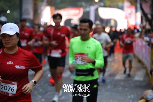 Race photo from ONE RUN 10 K