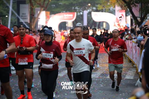 Race photo from ONE RUN 10 K