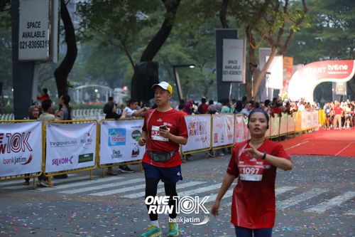 Race photo from ONE RUN 10 K