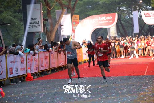 Race photo from ONE RUN 10 K