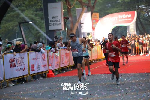 Race photo from ONE RUN 10 K