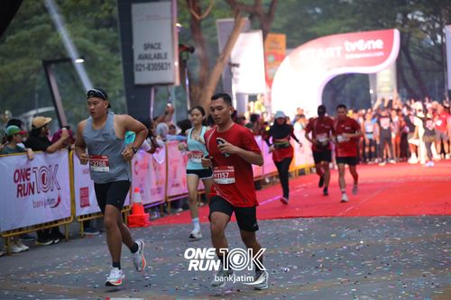 Race photo from ONE RUN 10 K