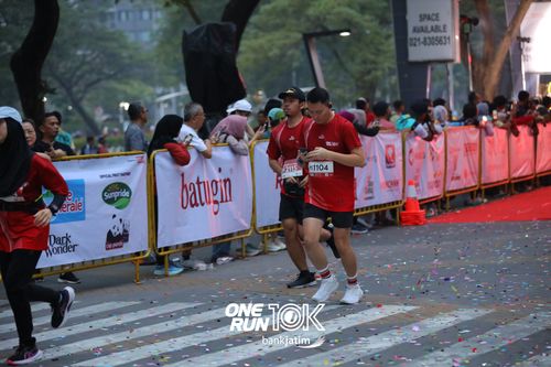 Race photo from ONE RUN 10 K