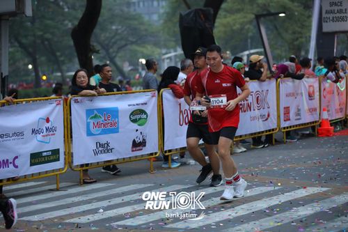 Race photo from ONE RUN 10 K