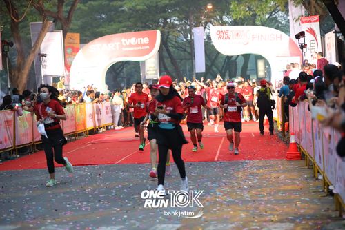 Race photo from ONE RUN 10 K