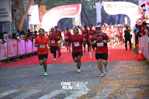 Race photo from ONE RUN 10 K