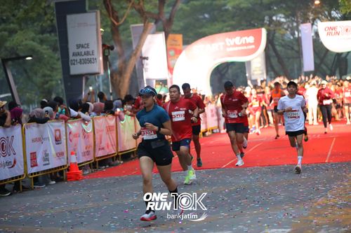 Race photo from ONE RUN 10 K
