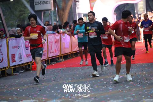 Race photo from ONE RUN 10 K
