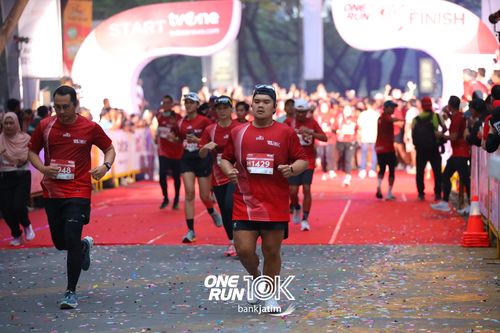 Race photo from ONE RUN 10 K