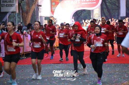 Race photo from ONE RUN 10 K
