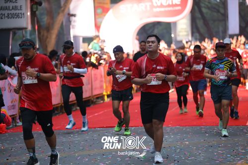 Race photo from ONE RUN 10 K