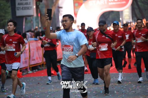 Race photo from ONE RUN 10 K