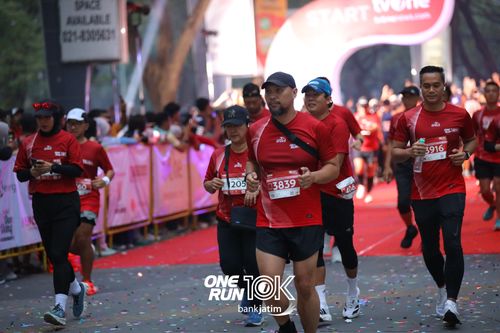 Race photo from ONE RUN 10 K