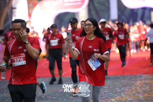 Race photo from ONE RUN 10 K
