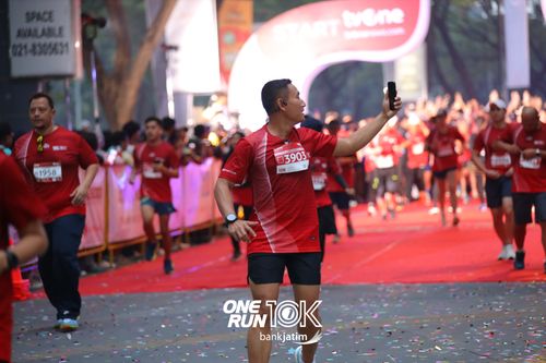 Race photo from ONE RUN 10 K