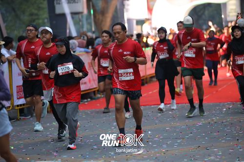 Race photo from ONE RUN 10 K