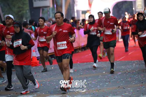 Race photo from ONE RUN 10 K