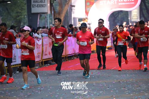 Race photo from ONE RUN 10 K