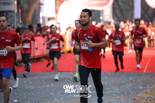 Race photo from ONE RUN 10 K