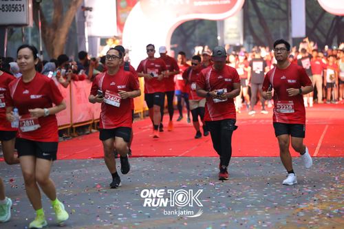 Race photo from ONE RUN 10 K