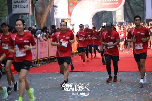 Race photo from ONE RUN 10 K