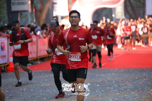 Race photo from ONE RUN 10 K
