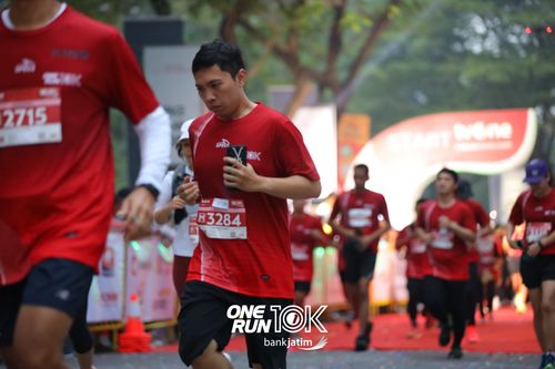 Race photo from ONE RUN 10 K