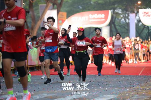 Race photo from ONE RUN 10 K