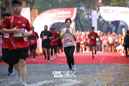 Race photo from ONE RUN 10 K