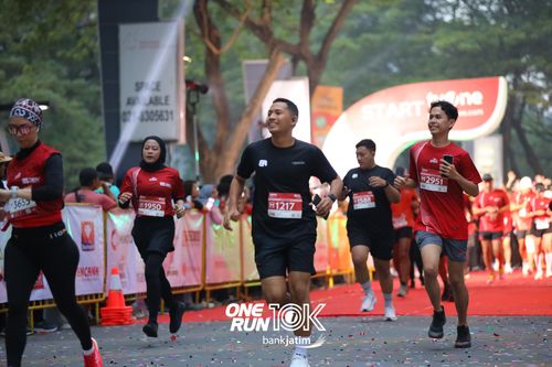 Race photo from ONE RUN 10 K
