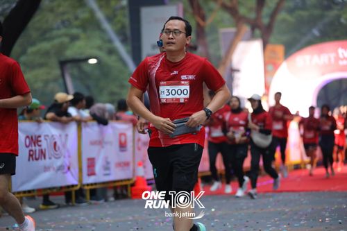 Race photo from ONE RUN 10 K