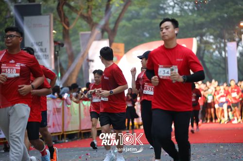 Race photo from ONE RUN 10 K