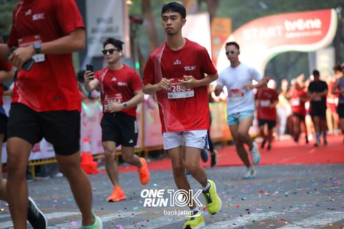 Race photo from ONE RUN 10 K