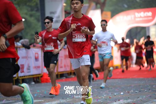 Race photo from ONE RUN 10 K