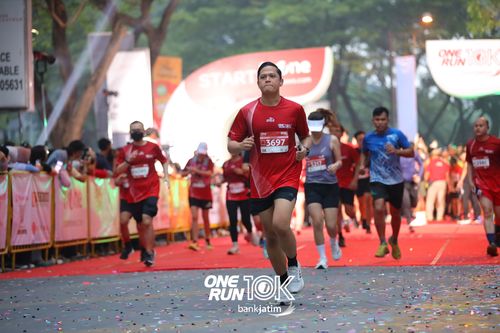 Race photo from ONE RUN 10 K
