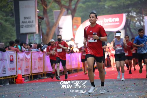 Race photo from ONE RUN 10 K