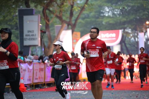 Race photo from ONE RUN 10 K