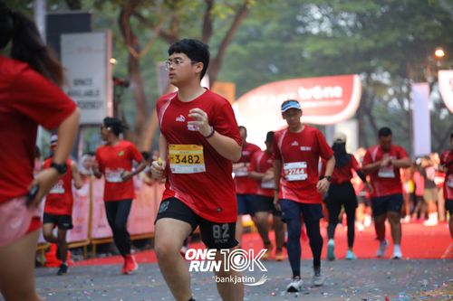 Race photo from ONE RUN 10 K