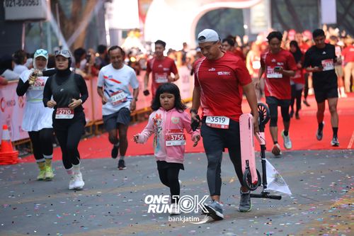 Race photo from ONE RUN 10 K