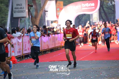 Race photo from ONE RUN 10 K