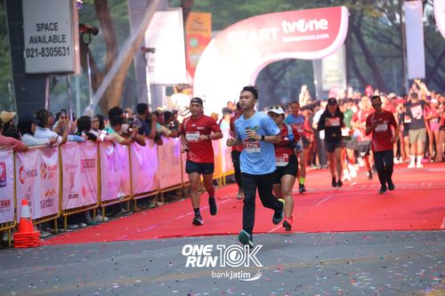 Race photo from ONE RUN 10 K