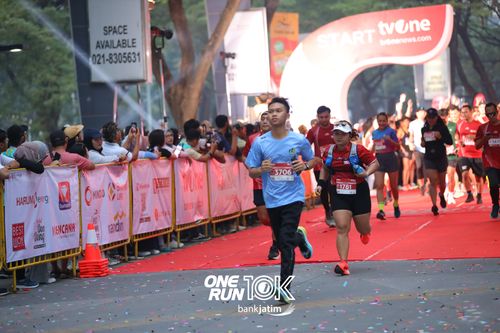 Race photo from ONE RUN 10 K