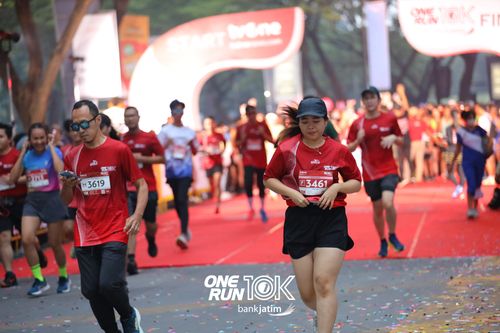 Race photo from ONE RUN 10 K