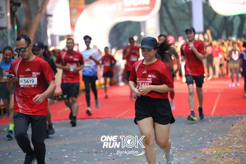 Race photo from ONE RUN 10 K