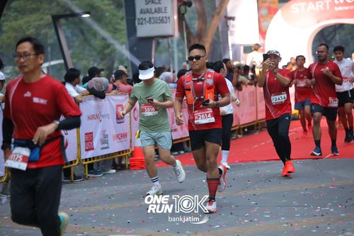 Race photo from ONE RUN 10 K