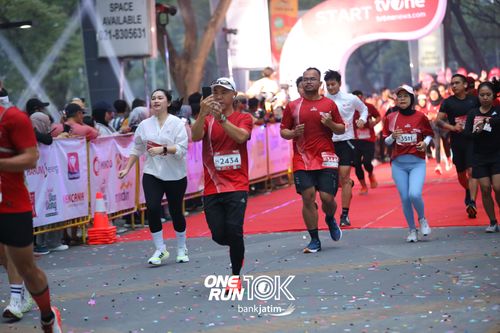 Race photo from ONE RUN 10 K