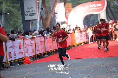 Race photo from ONE RUN 10 K