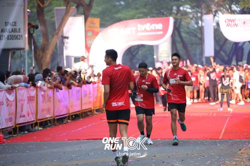 Race photo from ONE RUN 10 K